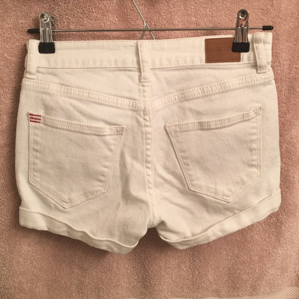🌻4/$25🌻 UO BDG Mid Rise White Shorts ☀️